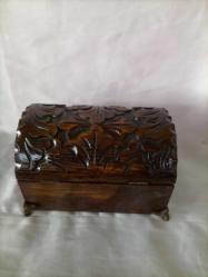 Ahşap El Oyma Pirinç Ayaklı Kutu