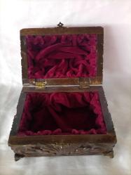 Ahşap El Oyma Pirinç Ayaklı Kutu