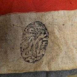 KOLEKSİYONDAN ÇIKMA EL DİKİMİ ARKASI MÜHÜRLÜ BAYRAK. EHLİ BEYT MÜHÜRLÜDÜR. NADİR.