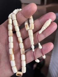 Orjinal Mahmut dişi fosilden yapılma  obje fotoğrafını ekledim Mahmut  dişi fosil tespih gönderirim antika 28.50 gram işçilik bana aittir.