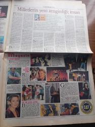 Pazar Postası Gazetesi - Turkish Newspaper - 10 Şubat 1996 - Sayı 112 - siyasette zor günler yazan Cengiz Kuşçuoğlu - Arkaik toplum ilkeleri ile modern toplum arayışı yazan Canan Barlas - biraz sosyoloji yazan Murat Belge - Adalet kimin işi yazan Mehmet Ali Kılıçbay - enflasyon tehdidi yazan Aydın Ayaydın - Refah Partisi ve iktidar sorunu yazan Taha Akyol - şiddet dalkavukluğu ya da terörizm haberciliği yazan Doğu Ergil - Avrupa'da Top 10 Albüm - İpana'dan süt dişlerine özel macun ve fırça - milletlerin yeni zenginliği insan yazan Şeref Oğuz - Cimri Brad Pitt - Demirel tarafsız mı yazan Cengiz Kuşçuoğlu ve Mete Belovacıklı - Ali Bulaç ve BBP - Refah Partisinin iftarı - İtalya'da bizim gibi yazan Sami Kohen - İran'a kadın cumhurbaşkanı - Irak'ta soğuk soykırım yazan Dinçer Güner - Sefiller yazan Ahmet Mithat - uluslararası 4. Boyut çevre belgeseli - CIA raporu ve halkın tüketim kalıbı - 1995 Venedik Film festivali altın Aslan ödülünü alan Cyclo vizyona giriyor - Sherazam Mazari Citibank