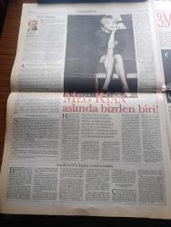 Pazar Postası Gazetesi - Turkish Newspaper - 23 Eylül 1995 - Sayı 92 - Çiller'i tasfiye planı yazan Cengiz Kuşçuoğlu - sosyalizmin geleceği toslaması yazan Canan Barlas - Fransa ne yapıyor yazan Murat Belge - KİT sendikacılığı yazan Taha Akyol - seçim öncesi koalisyon yazan İbrahim Betil - Hollanda kraliyet hava yolları Türkiye'de yeni ofisinde - LCW'ye ait ilk mağaza Şirinevlerde açıldı fotoğraf - metro market İzmir'de - diyalog sorunu yazan Aydın Ayaydın - Beymen status 10 yaşında - medyada yargısız infaz yazan Naki Özkan - Murat Karayalçın'a bin yıllık ceza - sorunlu komşular çemberi yazan Sami Kohen - BM ele talkın verir yazan Dinçer Güner - Meg Ryan aslında bizden biri fotoğraf - Atıf Yılmaz yazan Burçak Evren - Çatalhöyük'te yazılar yeniden başladı - 3M pratik yaşamın diğer adı - Yeşil kundura yönetim kurulu başkanı Mustafa Yeşil ayakkabıyı seviyorum Fotoğrafı - aldatan erkekler - CIA'de eskilerin kavgası - Alarko doğalgaz - Bulgar meclisi meteliksiz - Esat kıratlıoğlu