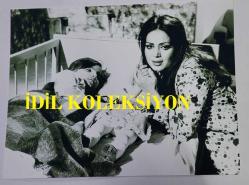 TÜRKAN ŞORAY'IN TIPKI BASIM FOTOĞRAFI - 20 x 15 cm EBADINDA - FOTOĞRAF KAĞIDINA BASKI, TÜRKAN ŞORAY BİR FİLM SAHNESİNDE