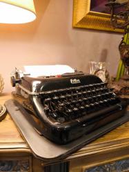 Efsane Erika Daktilo