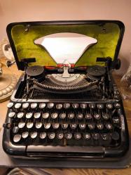 Efsane Erika Daktilo