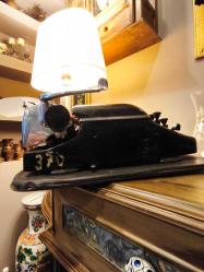 Efsane Erika Daktilo