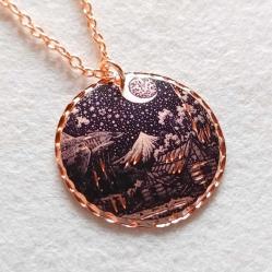 Van Gogh, Gece ve Ay temalı bakır kolye, rose gold renginde zincirli, elmas kalem işçilikli, ışıltılı