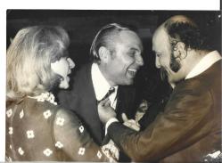 Öztürk Serengil Arkadaşları İle Eğlenirken (18 x 12.5cm)