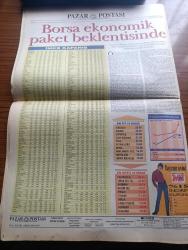 Pazar Postası Gazetesi - Turkish Newspaper - 5 Mayıs 1996 - Sayı 124 - Ortaklar kapıştı Erbakan bekliyor yazan Mete Belovacıklı - Ulus kavramı yeniden şekillenirken yazan Mehmet Ali Kılıçbay - uzlaşmalar yazan Murat Belge - değişim ve ahlak üzerine düşünceler yazan Canan Barlas - Cumhuriyet laiklik demokrasi ve çocukları yazan Ömer Servet - siyasi lider olarak Özal Taha Akyol - Kinetix İle Yere Sağlam Basın - Avrupa Müzik Top 10 - DYP'leşen ANAP'ta yeni kadrolaşma Yazan Naki Özkan - erken seçim olasılığı - sansasyon gazeteciliği yüz yaşında - 60'lık Pavarotti'nin sevgilisi 26 yaşında - AIDS için kırmızı alarm - uyuşturucu AIDS'in binek taşı - Tuğçe San'ın Avrupa çıkartması - İstanbul kanatlarımın altında filmi - bütün eserleri ile Füruzan - Zeytinoğlu motorlu taşıtlar A.Ş. Genel Müdürü Mehmet Zeytinoğlu Alfa müşterisi özeldir - Yapı Kredi bankası'nın hazırladığı Yapı Kredi Vedat Nedim Tör müzesi'nde sergilediği gramofon ve taş plak sergisi büyük ilgi gördü - İMKB kapanış