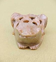 Delikli taş kurbağa