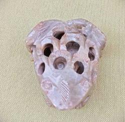 Delikli taş kurbağa