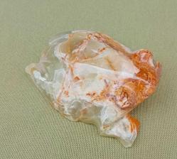 Doğal taştan kurbağa