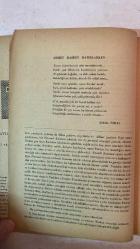 TÜRK DİLİ, AYLIK DİL VE YAZIN DERGİSİ - 1 AĞUSTOS 1962 SAYI:131  AÇIK OTURUM: DİLDE ÖZLEŞMENİN SINIRI NE OLMALIDIR? - ŞÜKÜFE NİHAL: AHMET HAŞİM’İ HATIRLARKEN ŞİİR - HALİT FAHRİ OZANSOY: SONSUZ GECELERİN ÖTESİNDE ŞİİR - FAZIL HÜSNÜ DAĞLARCA: YERYÜZÜ ÇİZGİLERİ BİRLEŞİMİNDE AÇILAR ŞİİR - M. FAHRETTİN KIRZIOĞLU: HALK EDEBİYATI DEYİMLERİMİZ - SELAHATTİN BATU: İSTANBUL YOLU - NERMİ UYGUR: GÜÇLÜ - WALLACE STEVENS: ŞİİRLER - GEORG PICHT: İNSANIN EĞİTİMİ - AHMET ALTÜMSEK: LEYLEK ŞİİR - AFET MUHTEREMOĞLU: ALİ KENAN BEY HİKÂYE - KERİM AYDIN ERDEM: KIRLANGIÇ ORMANI ŞİİR - İHSAN AKAY: SANATLAR BİRBİRİNDEN AYRI MIDIR? - A. GÜNDÜZ GÜRGEN: KERVAN ŞİİR - TAHSİN SARAÇ: KARŞI ŞİİR - AKŞİT GÖKTÜRK: FAULKNER ÖLDÜ - NİJAT ÖZÖN: SİNEMA YAYINLARI SİNEMA - TURHAN DOYRAN: PARİS MEKTUBU - YENİ YAYINLAR KİTAPLAR - MUZAFFER UYGUNER: UZUN ATLAR DENİZİ KİTAPLAR - CAHİT ÖZTELLİ: ALTIN KUMLAR GEZİ VE DOSTLUK ÜZERİNE DÜŞÜNCELER KİTAPLAR - CEVKUD: GAZETELER DERGİLER - FİKRET KOLVERDİ - ALİ AVNİ ÖNEŞ: AMERİKAN - 64 SAYFA