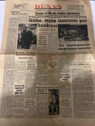 DÜNYA GAZETESİ - DOĞUM GÜNÜ HEDİYESİ (TURKISH NEWSPAPPER) - 10 HAZİRAN 1966 - SADECE TEK YAPRAKTIR -Fatih Rıfkı Atay-Sunay-Bozbeyli-Bedii FAİK-Genco Erkal-İsmet Giritli-Mehmet Arif Demirer-Miray Tekkioğlu-Numan Özdemir-Senato ve Meclis bugün toplanıyor-İktidar seçim tasarısını geri bırakıyor-Bozbeyli parti temsilcileriyle görüşerek Meclisi işler hale getirecek-Sunay medeni dünyaya uymayı tavsiye etti-Cumhurbaşkanı Ankara’ya döndü-A.P. büyük Kongresi hazırlıkları başladı-Türk Yunan Dışbakanları dün görüşmeye başladılar-C.H.P. silkınmelidir-Mese sopası davası bitti-İngilizler Rusya’da bir oto fabrikası kuracak-Faşizm ve Komünizm-Sovyetler iktisadiyatın neresinde-Rusya’da açık duruşmalar-Hayata isyan-Yenilik hareketleri