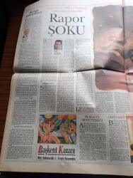 Pazar Postası Gazetesi - Turkish Newspaper - 12 Ağustos 1995 - Sayı 86 - Doğu Ergil'in TOBB için hazırladığı rapor tartışma konusu oldu - Doğu Ergil tüm eleştirileri yanıtladı - gümrük birliğine girerken müdür beyler dönemi bitti yazan Canan Barlas - güvensizlik yazan Murat Belge - Le Monde liberaller bunu çoktandır söylüyordu yazan Ömer Servet - 68 kuşağı bir tecrübedir yazan Taha Akyol - Pamukbank'ın yeni kaptanı Orhan Emirdağ - dikkat Toyota Rav4 geldi - Tansu Çiller'den İlyas Aktaş'a telefon - İspanya ve BASK modeli - PKK ETA'ya benzemez - insanlık dramı göç yazan Sami Kohen - balkanlarda bir mozaik mahvoldu yazan Dinçer Güner - genç yönetmen Kutluğ Ataman hapsedilmiş bir kitle gençlik röportaj Burçak Evren - Eugenio Barba İstanbul'da - uluslararası Leyla Gencer şan yarışması fotoğraf - ANAP İstanbul milletvekili Güneş Taner liderlik için imaj yetmez yazan Zeynep Çetinkaya