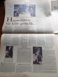 Pazar Postası Gazetesi - Turkish Newspaper - 12 Ağustos 1995 - Sayı 86 - Doğu Ergil'in TOBB için hazırladığı rapor tartışma konusu oldu - Doğu Ergil tüm eleştirileri yanıtladı - gümrük birliğine girerken müdür beyler dönemi bitti yazan Canan Barlas - güvensizlik yazan Murat Belge - Le Monde liberaller bunu çoktandır söylüyordu yazan Ömer Servet - 68 kuşağı bir tecrübedir yazan Taha Akyol - Pamukbank'ın yeni kaptanı Orhan Emirdağ - dikkat Toyota Rav4 geldi - Tansu Çiller'den İlyas Aktaş'a telefon - İspanya ve BASK modeli - PKK ETA'ya benzemez - insanlık dramı göç yazan Sami Kohen - balkanlarda bir mozaik mahvoldu yazan Dinçer Güner - genç yönetmen Kutluğ Ataman hapsedilmiş bir kitle gençlik röportaj Burçak Evren - Eugenio Barba İstanbul'da - uluslararası Leyla Gencer şan yarışması fotoğraf - ANAP İstanbul milletvekili Güneş Taner liderlik için imaj yetmez yazan Zeynep Çetinkaya