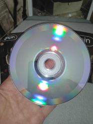 CD Gripin yalnızlığın çaresini bulmuşlar albümü. Orijinal. Kitapçık mevcut. Disk 10 üzerinden 9 sorunsuz çalışıyor. koleksiyonluk