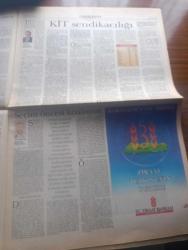 Pazar Postası Gazetesi - Turkish Newspaper - 23 Eylül 1995 - Sayı 92 - Çiller'i tasfiye planı yazan Cengiz Kuşçuoğlu - sosyalizmin geleceği toslaması yazan Canan Barlas - Fransa ne yapıyor yazan Murat Belge - KİT sendikacılığı yazan Taha Akyol - seçim öncesi koalisyon yazan İbrahim Betil - Hollanda kraliyet hava yolları Türkiye'de yeni ofisinde - LCW'ye ait ilk mağaza Şirinevlerde açıldı fotoğraf - metro market İzmir'de - diyalog sorunu yazan Aydın Ayaydın - Beymen status 10 yaşında - medyada yargısız infaz yazan Naki Özkan - Murat Karayalçın'a bin yıllık ceza - sorunlu komşular çemberi yazan Sami Kohen - BM ele talkın verir yazan Dinçer Güner - Meg Ryan aslında bizden biri fotoğraf - Atıf Yılmaz yazan Burçak Evren - Çatalhöyük'te yazılar yeniden başladı - 3M pratik yaşamın diğer adı - Yeşil kundura yönetim kurulu başkanı Mustafa Yeşil ayakkabıyı seviyorum Fotoğrafı - aldatan erkekler - CIA'de eskilerin kavgası - Alarko doğalgaz - Bulgar meclisi meteliksiz - Esat kıratlıoğlu