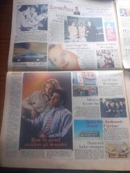 Pazar Postası Gazetesi - Turkish Newspaper - 23 Eylül 1995 - Sayı 92 - Çiller'i tasfiye planı yazan Cengiz Kuşçuoğlu - sosyalizmin geleceği toslaması yazan Canan Barlas - Fransa ne yapıyor yazan Murat Belge - KİT sendikacılığı yazan Taha Akyol - seçim öncesi koalisyon yazan İbrahim Betil - Hollanda kraliyet hava yolları Türkiye'de yeni ofisinde - LCW'ye ait ilk mağaza Şirinevlerde açıldı fotoğraf - metro market İzmir'de - diyalog sorunu yazan Aydın Ayaydın - Beymen status 10 yaşında - medyada yargısız infaz yazan Naki Özkan - Murat Karayalçın'a bin yıllık ceza - sorunlu komşular çemberi yazan Sami Kohen - BM ele talkın verir yazan Dinçer Güner - Meg Ryan aslında bizden biri fotoğraf - Atıf Yılmaz yazan Burçak Evren - Çatalhöyük'te yazılar yeniden başladı - 3M pratik yaşamın diğer adı - Yeşil kundura yönetim kurulu başkanı Mustafa Yeşil ayakkabıyı seviyorum Fotoğrafı - aldatan erkekler - CIA'de eskilerin kavgası - Alarko doğalgaz - Bulgar meclisi meteliksiz - Esat kıratlıoğlu