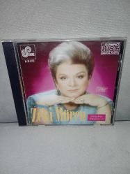 CD Zeki Müren dünden bugüne 6 albümü. Orijinal. 1991 dönem baskı albüm. Disk 10 üzerinden 9.5 Sorunsuz çalışıyor. Koleksiyonluk