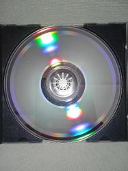 CD Zeki Müren dünden bugüne 6 albümü. Orijinal. 1991 dönem baskı albüm. Disk 10 üzerinden 9.5 Sorunsuz çalışıyor. Koleksiyonluk