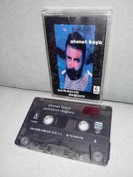 Kaset Ahmet Kaya şarkılarım dağlara albümü. Orijinal sorunsuz çalışıyor