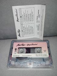 Kaset Ahmet Kaya yorgun demokrat albümü. Orijinal, 1987 dönem Kağıt Baskı. Kartonet tertemiz. Kaset sorunsuz çalışıyor