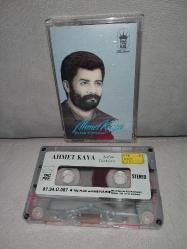 Kaset Ahmet Kaya Şafak türküsü albümü. Orijinal.1987 Taç plak dönem Kağıt Baskı. Sorunsuz çalışıyor. Temiz koleksiyonluk