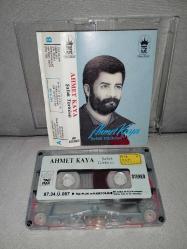 Kaset Ahmet Kaya Şafak türküsü albümü. Orijinal.1987 Taç plak dönem Kağıt Baskı. Sorunsuz çalışıyor. Temiz koleksiyonluk