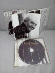 Cd İlhan Şeşen neler oluyor bize albümü. Orijinal. Kartonet tertemiz. Disk 10 üzerinden 9.5 sorunsuz çalışıyor koleksiyonluk