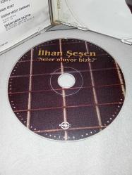 Cd İlhan Şeşen neler oluyor bize albümü. Orijinal. Kartonet tertemiz. Disk 10 üzerinden 9.5 sorunsuz çalışıyor koleksiyonluk