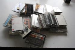 31 ADET BOŞ KASET KUTUSU LOTU İÇLERİ DOLU DETAYLAR ACIKLAMADA (BÜYÜK RAF