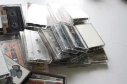 31 ADET BOŞ KASET KUTUSU LOTU İÇLERİ DOLU DETAYLAR ACIKLAMADA (BÜYÜK RAF