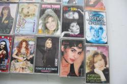 27 ADET KASET LOTU HEPSİDE GÖNDERILECEKTİR KAÇIRAN PİŞMAN OLUR HEPSİDE DEĞERLİ  DETAYLAR ACIKLAMADA (BÜYÜK RAF-AAA
