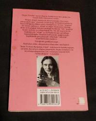 İNSAN POSTUNA BÜRÜNMÜŞ KÖPEK