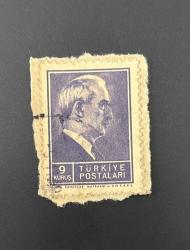 Türk Pulu - Turkish Stamp - Mektup Zarfından Kesilmiş /  Postadan Geçmiş Pul Filateli - DAMGALI -İSMET İNÖNÜ TEMALI PUL,  9 KURUŞ - Türkiye Cumhuriyeti - NOSTALJİK DOĞUM GÜNÜ HEDİYESİ