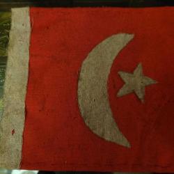 ESKİLERDEN EL DİKİMİ ASKER GÖĞÜS CEBİ BAYRAĞI. NADİRATTANDIR.