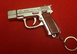 LOT.3 » LAZERLİ FENERLİ METAL TABANCA MASKOT. SIFIR. KULLANILMAMIŞ.