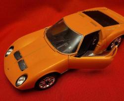 BÜYÜK EBAT KLASİK MODEL ARABA. KOLEKSİYONLUK.