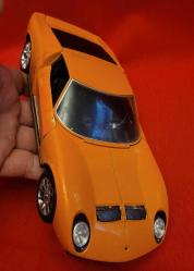 BÜYÜK EBAT KLASİK MODEL ARABA. KOLEKSİYONLUK.