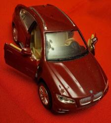 GÜZEL BİR MODEL ARABA. BAGAJ KAPAĞI EKSİK.