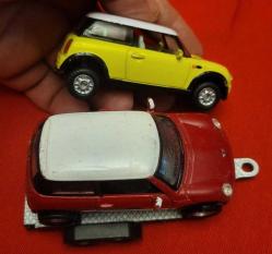 ÇOK GÜZEL METAL 2 ADET MİNİ COOPER MODEL ARABA. KOLEKSİYONLUK.