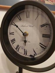 Tripod Metal Retro Masa Saati