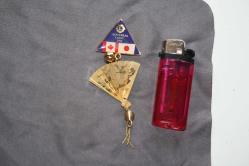 VİNTAGE  LİONS  İNTERNATİONAL ROZET-BROŞ-MADALYA  DETAYLAR RESIMLERDE (KİTAP RAF TENEKE KUTU 19