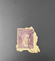 Türk Pulu - Turkish Stamp -  Mektup Zarfından Kesilmiş / Postadan Geçmiş Pul Filateli -  DAMGALI - ATATÜRK TEMALI PUL, 2 KURUŞ - Türkiye Cumhuriyeti - NOSTALJİK DOĞUM GÜNÜ HEDİYESİ