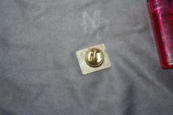 VİNTAGE  LİONS  İNTERNATİONAL ROZET-BROŞ-MADALYA  DETAYLAR RESIMLERDE (KİTAP RAF TENEKE KUTU 28