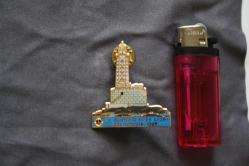 VİNTAGE  LİONS  İNTERNATİONAL ROZET-BROŞ-MADALYA  DETAYLAR RESIMLERDE (KİTAP RAF TENEKE KUTU 31