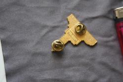 VİNTAGE  LİONS  İNTERNATİONAL ROZET-BROŞ-MADALYA  DETAYLAR RESIMLERDE (KİTAP RAF TENEKE KUTU 31