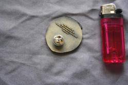 VİNTAGE  LİONS  İNTERNATİONAL ROZET-BROŞ-MADALYA  DETAYLAR RESIMLERDE (KİTAP RAF TENEKE KUTU 35