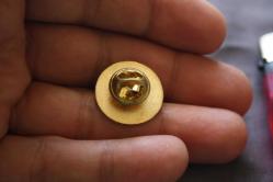 VİNTAGE  LİONS  İNTERNATİONAL ROZET-BROŞ-MADALYA  DETAYLAR RESIMLERDE (ÇİFT RAF PLASTIK KUTU 4